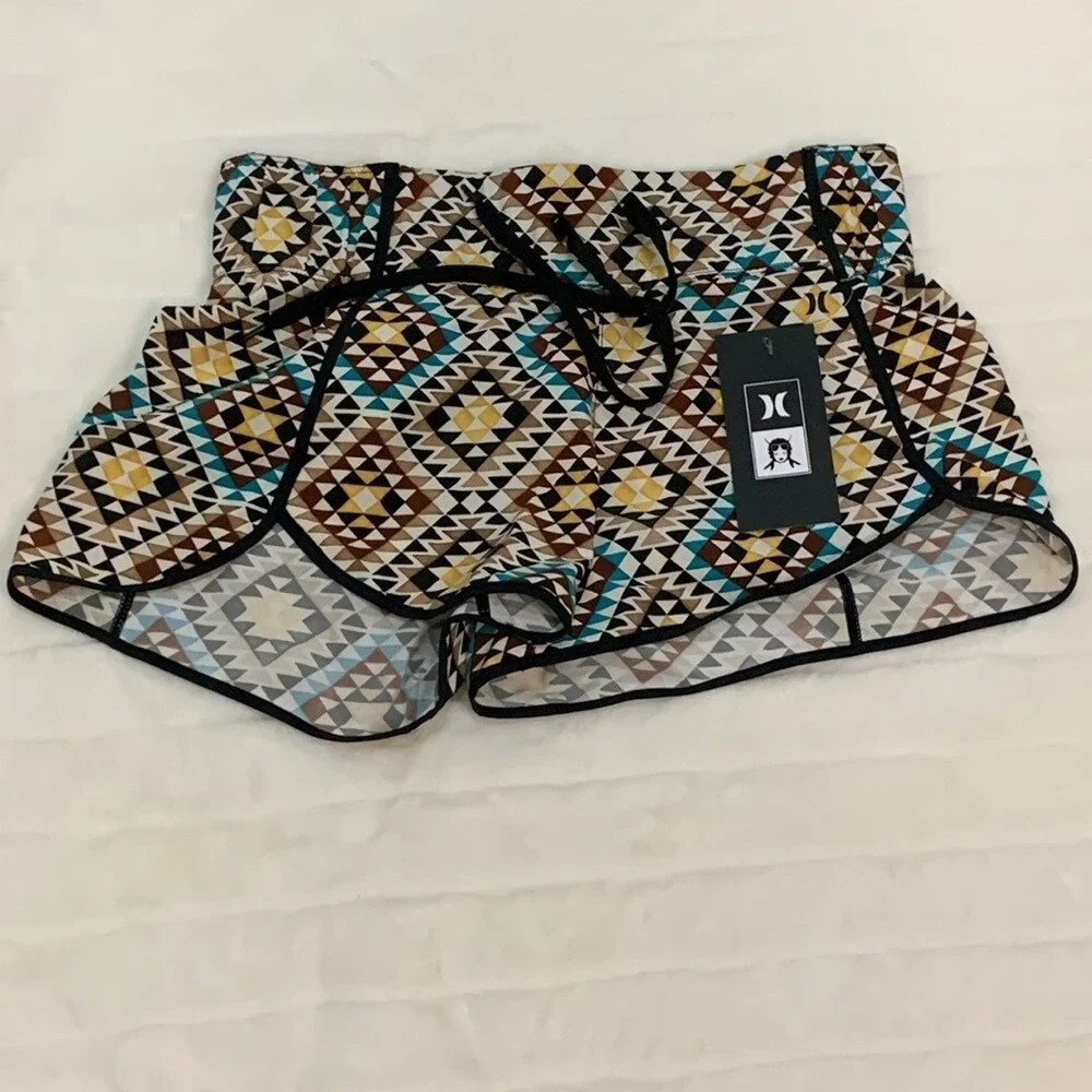 Hurley Womens Mosaic Geo Aquas 2.5 Boardshorts Small NWT HS1061 Black Girls Surf